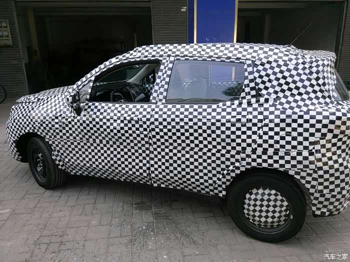 【图】发现疑似cs35改款车伪装车_长安CS35