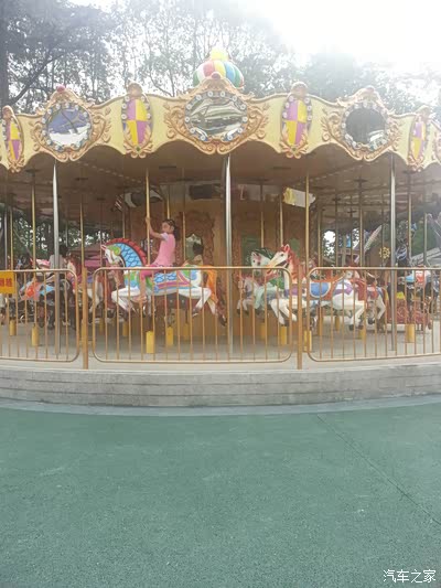 去成飞公园 耍 才修好一半,语文是数学老师教的