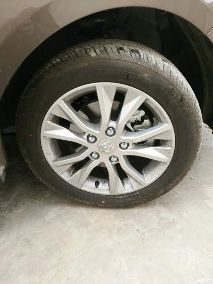 胎压多少跑高速省油 500_wKgFWFa9QESAfYuKAAhbo5mSdeI560.jpg