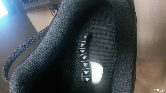 【图】阿迪boost左脚鞋垫下面有个小洞,还有泡