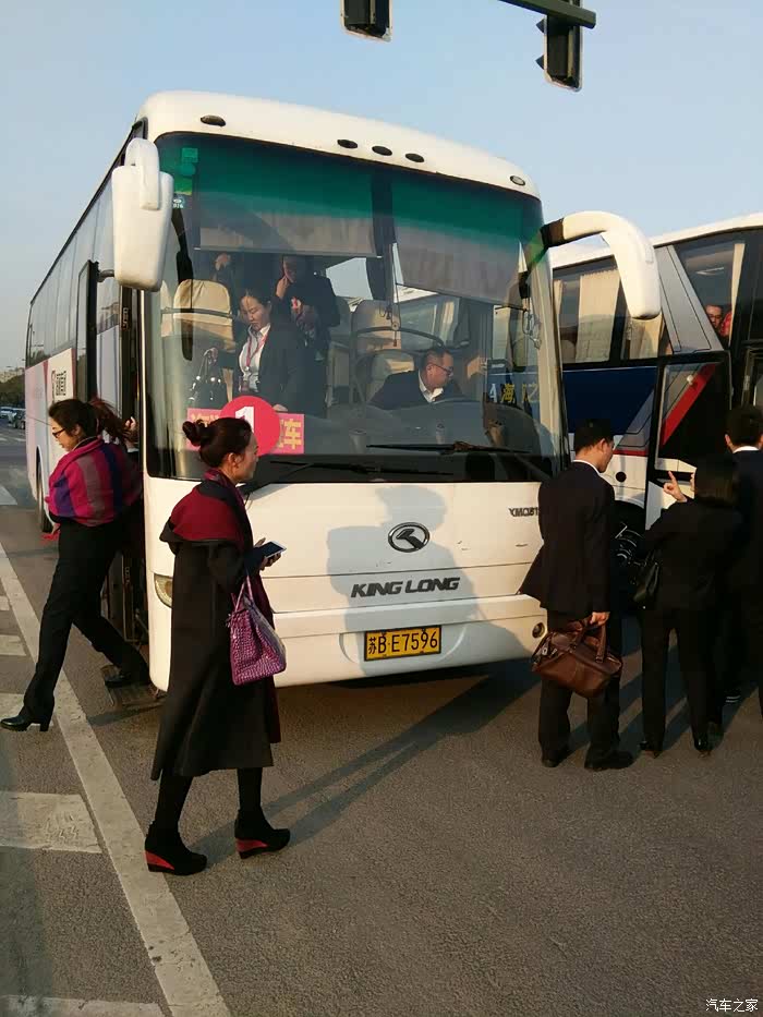 【图】D20自动挡首次受伤,等红灯被大巴车严