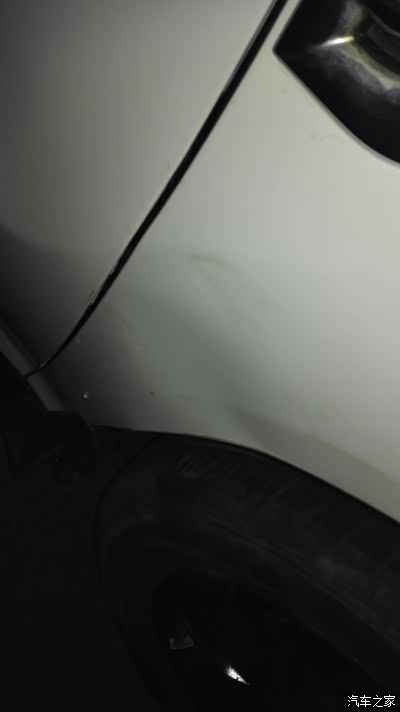 掉头变道到应急车道,后车超速撞到右侧谁的责