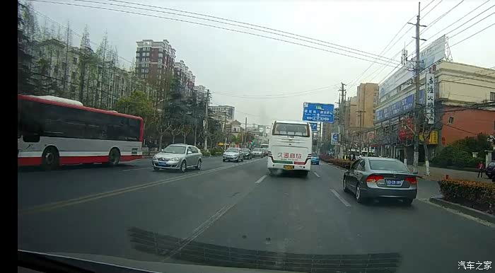 【图】预判跳黄灯时可能过不了的,那还是停住