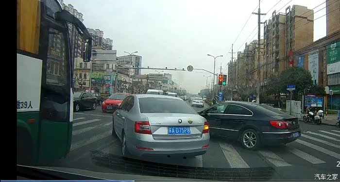 【图】预判跳黄灯时可能过不了的,那还是停住