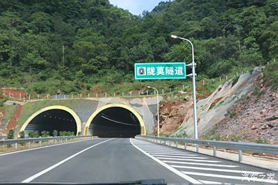 崇靖高速公路大新段