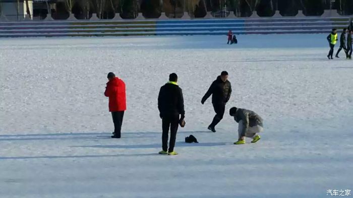 【图】我的足球生涯--冬季灯光雪夜场!_足球论