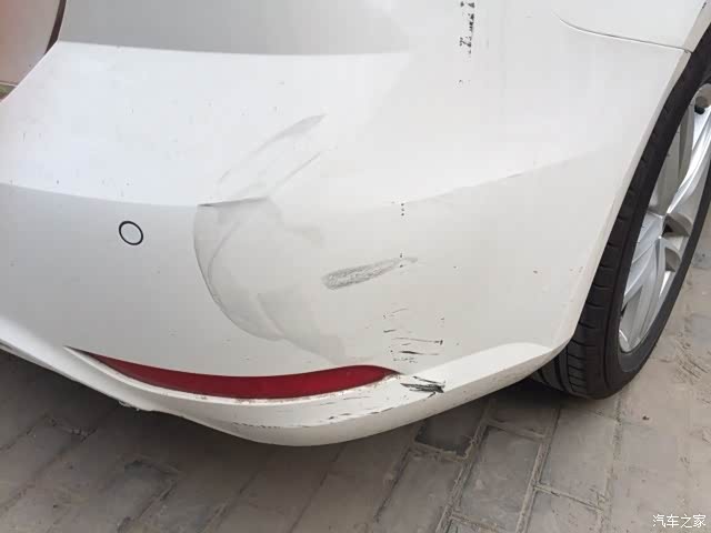 【图】求助!自己zuo把车右后和左前撞了,请问