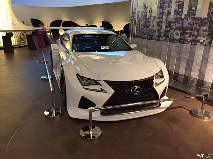 首尔蚕室雷克萨斯主题咖啡厅