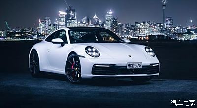 全新保时捷911 carrera4s,外观像光滑的鹅卵石