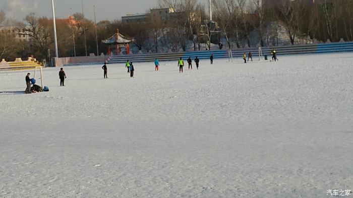 【图】我的足球生涯--冬季灯光雪夜场!_足球论