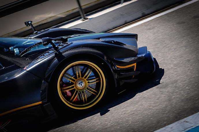 帕加尼 zonda r 就是帅.