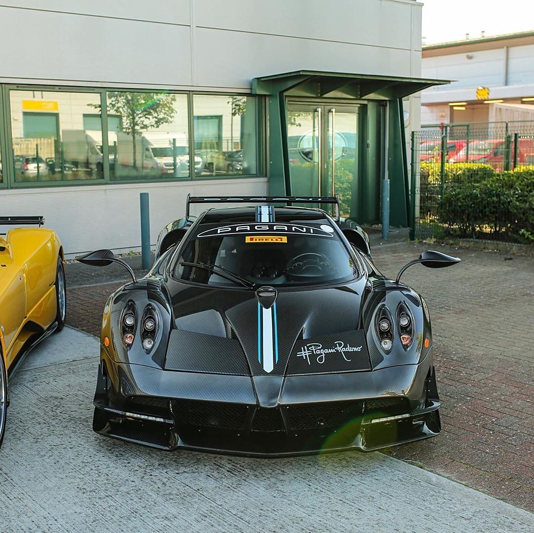 帕加尼huayra bc,后视镜造型别致.