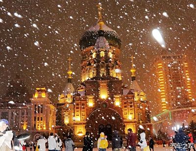 夜色下的哈尔滨索菲亚教堂雪景太美
