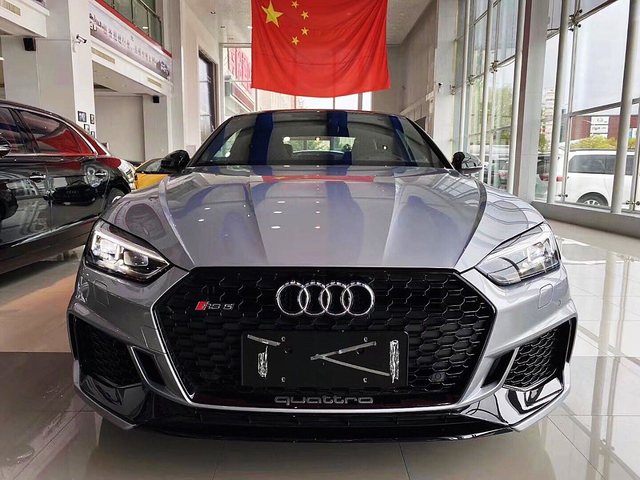 奥迪rs 5 coupe 花剑银,这颜值爆表我的最爱!