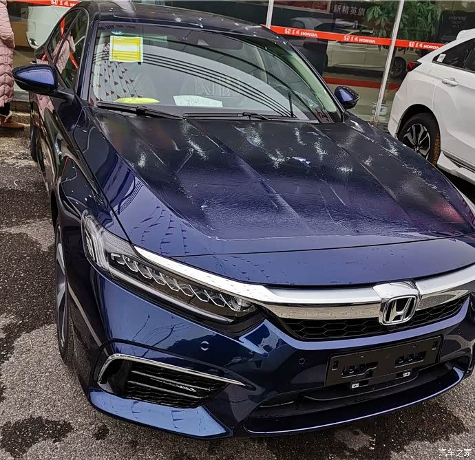 ?我不知道你是怎么觉得这颜色像月光蓝的,网上给你找个图对比下,兄dei