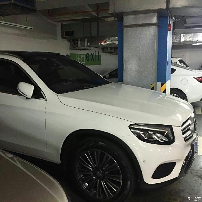 【图】深圳万象城停车场,终于见到一辆白色的