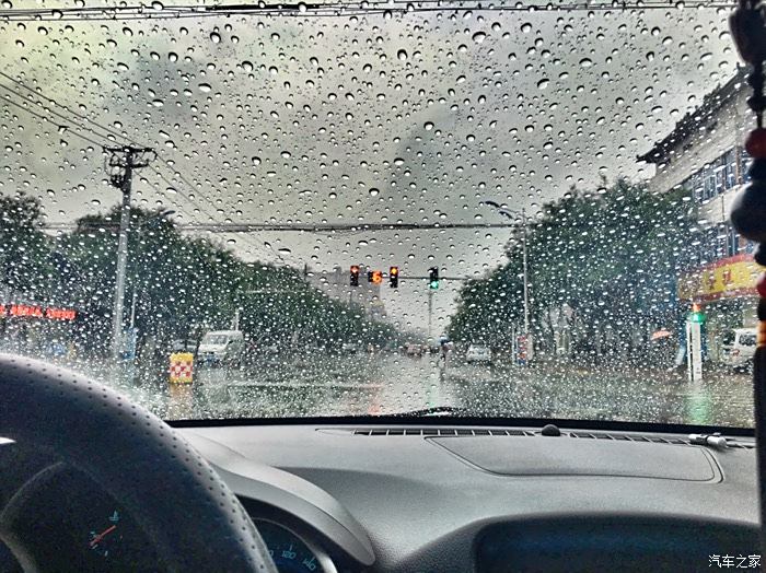 洗完车就下雨,打完蜡 还下雨,不过就爱自己洗车