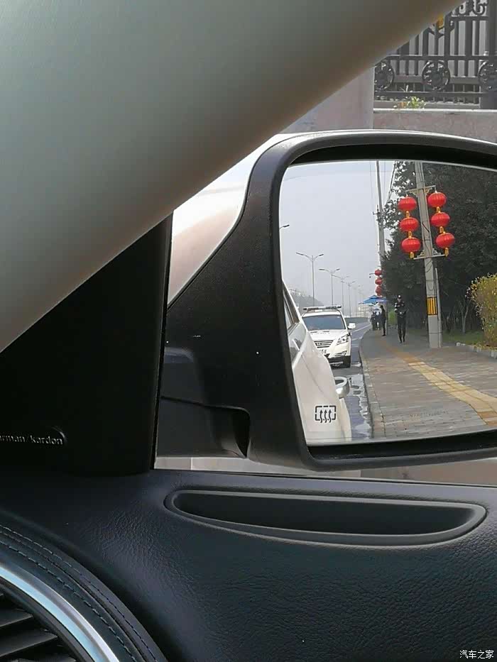 自己加装的升窗器，差点门没按上