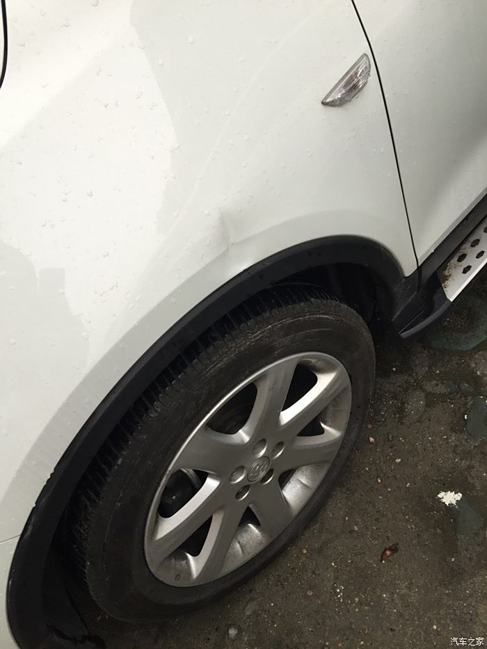【图】车子停在小区车位上被刮蹭_上海论坛_