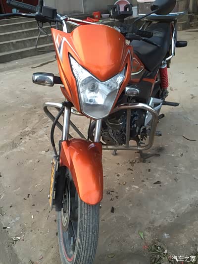 我的锋朗125安静的飘过。羡慕大牌啊、没米要