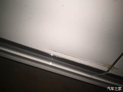 车前后门交界的底部刮伤凹进去,大神帮忙看下