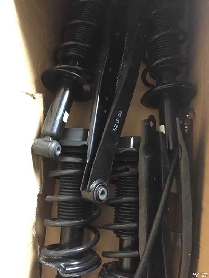 【图】4条原装避震,和2个后摆臂!全新的!求版主