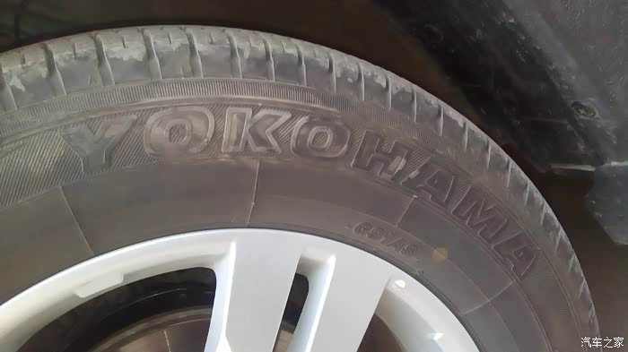 【图】大家看看这轮胎正常吗,四轮胎都是102H