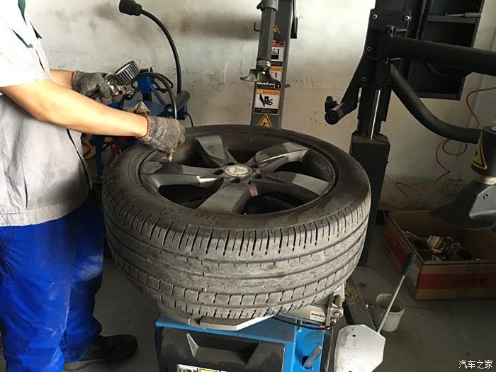 【图】福州奔驰GLK300升级原厂胎压检测作业
