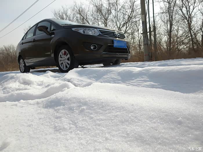 片片白雪忆往昔,林间小道留念!