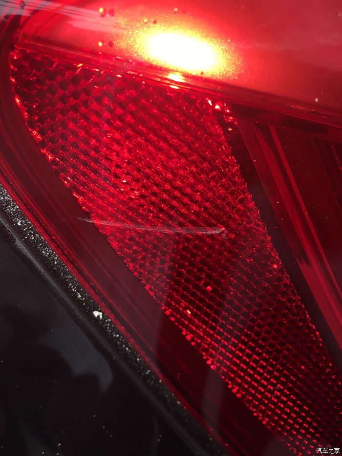 【图】急求 尾灯被摩托车划伤怎么修复_宝马5