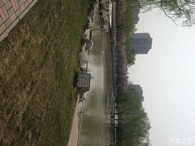 我想就这样牵着你的手,开着我的小R,带你走遍