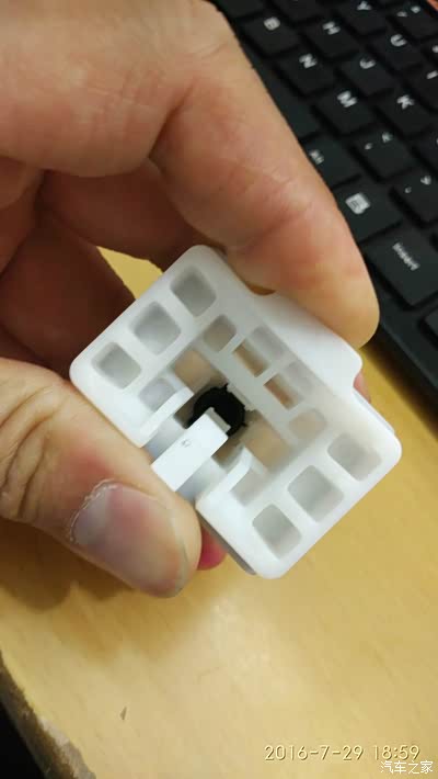 求雪铁龙C3-XR后排坐垫安装视频!