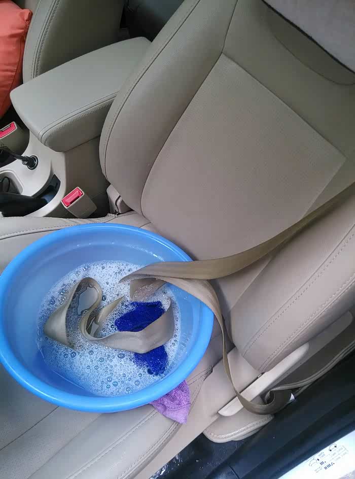 【图】分享一招清洗安全带的方法_奇瑞E3论坛