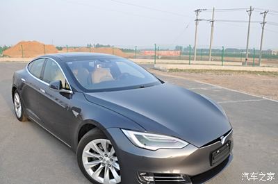 特斯拉model s(冷光银)提车作业