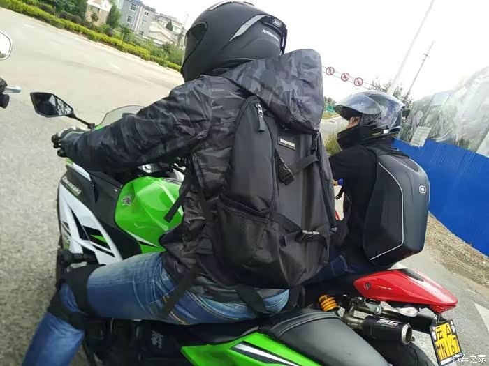 【图】哈雷883L骑行事故报告+媳妇客串车模