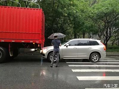 【图】90追尾大货车_沃尔沃xc90论坛_汽车之家论坛