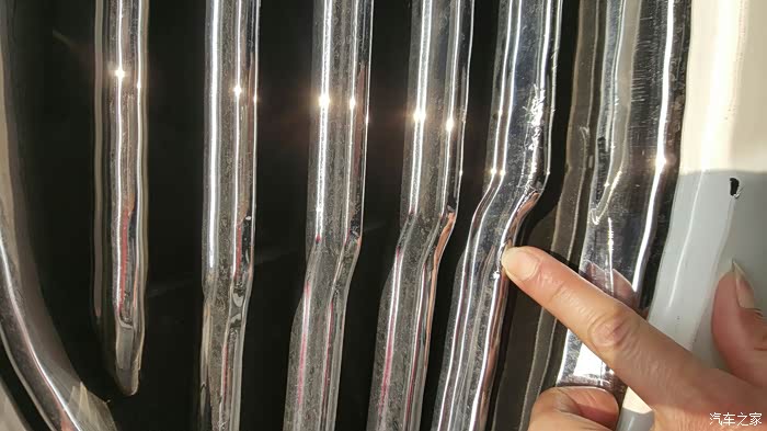 【图】追尾,帮忙看看是报保险换一个前保险杠