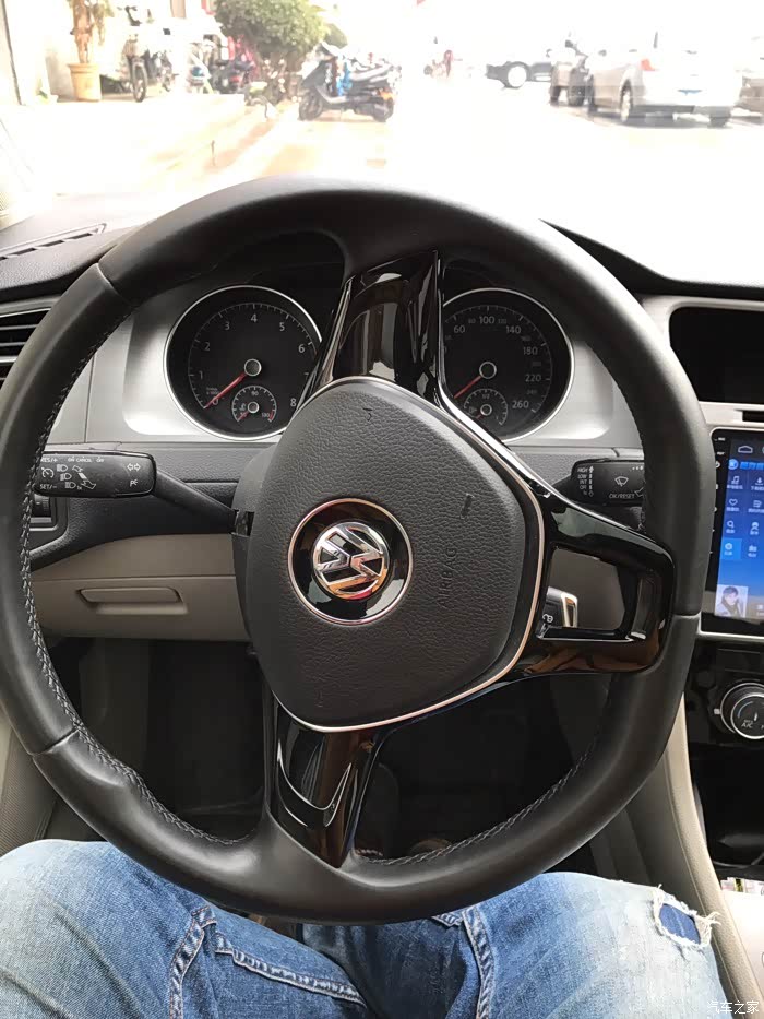 汽车能自己换方向盘吗 500_wKgFWlieiWmANsm3AAJw2Slw_Xk079.jpg