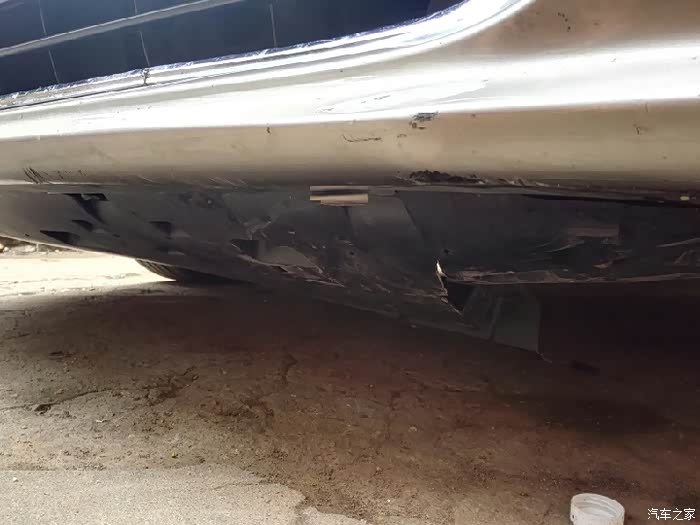 【图】前保险杠下的塑料板撞坏了怎么更换,多