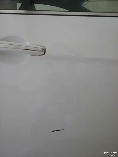 车刮了,凹进去了一些,修要多少钱?