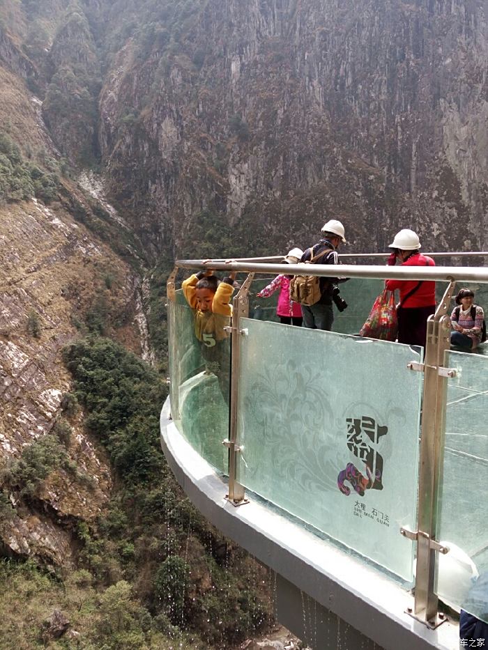 发点云南第一条玻璃栈道(大理石门关的风景)