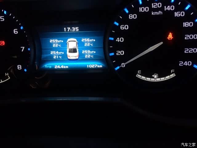 胎压多少为正常一般情况下 500_wKgFVVhyCSKASHpBAAC90DoVK6U165.jpg