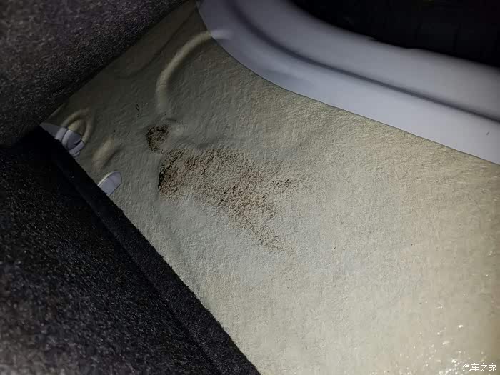 【图】16宝来 后备箱被烤糊 希望更多人出来维