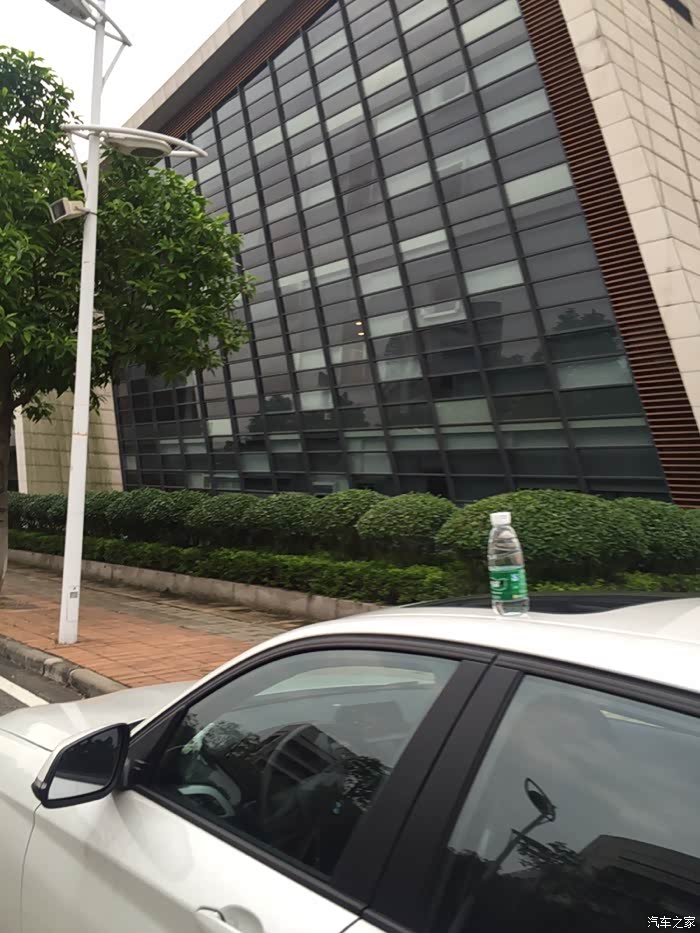 【图】只能放一瓶怡宝,不能再多了!_宝马1系论