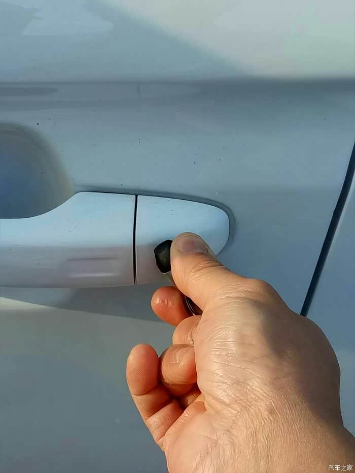 无钥匙启动钥匙没电了怎么开门 500_wKgFW1jvOJGAH759AAHfgCsNvuA102.jpg