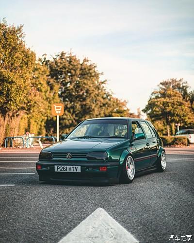 绿油油的vw golf mk3