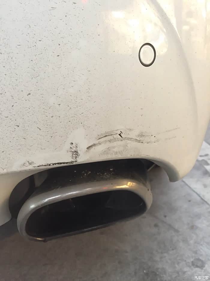 【图】今天停这被人家追尾了_捷豹XJ论坛