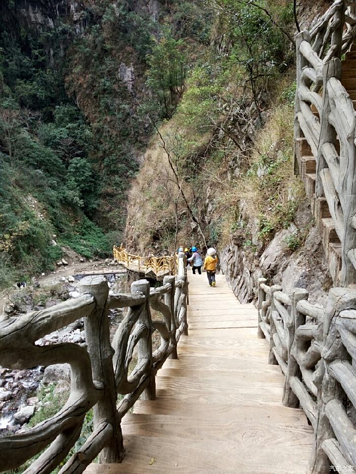 摩旅新景点,云南第一条玻璃栈道(大理石门关的风景)