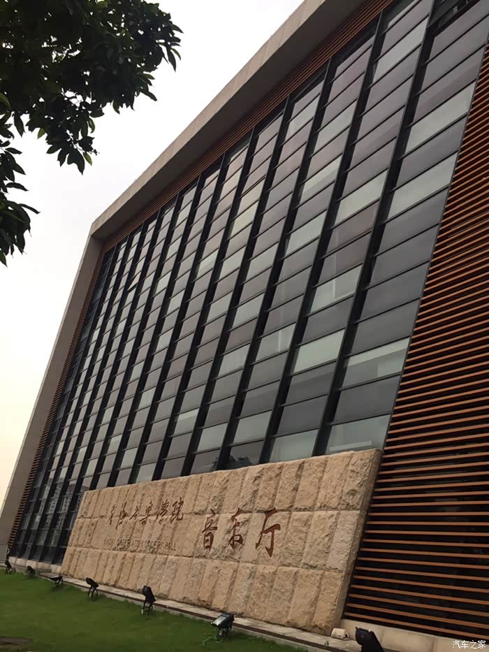 【图】只能放一瓶怡宝,不能再多了!_宝马1系论