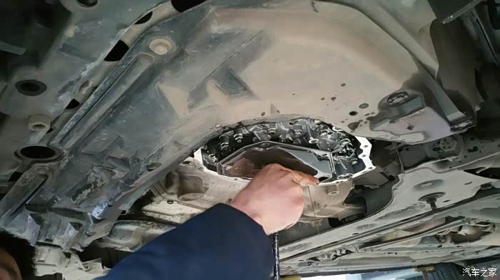 【图】2011款新骐达更换cvt变速箱油简单作业